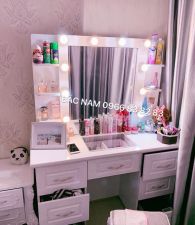 ban-trang-diem-den-led-1m2